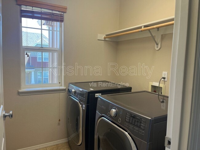 Building Photo - 473 NE 61st Pl