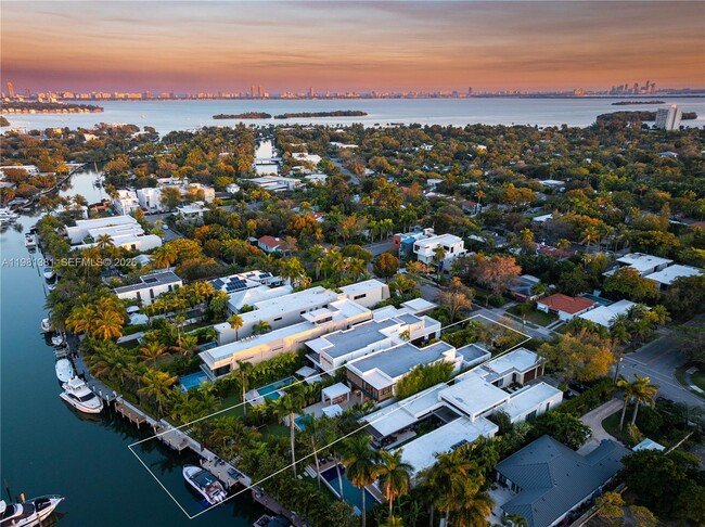 Building Photo - 707 NE 77th St