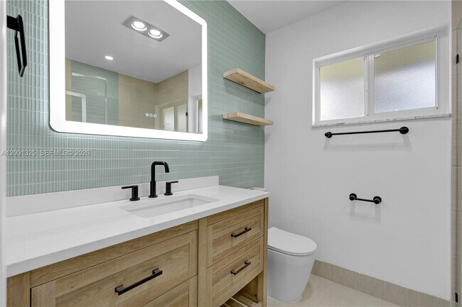 Building Photo - 9125 SE Karin St