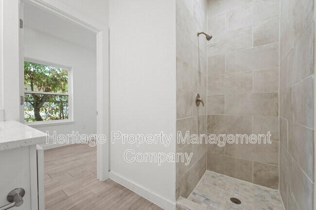 Building Photo - 212 Cooper St