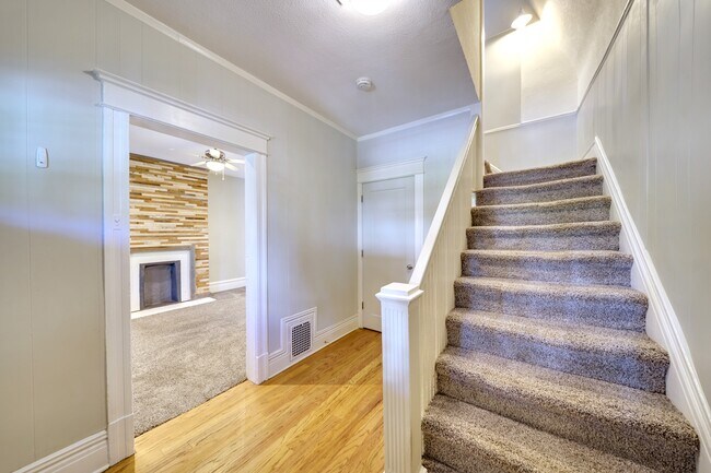 Building Photo - 2528 W 23rd Ave