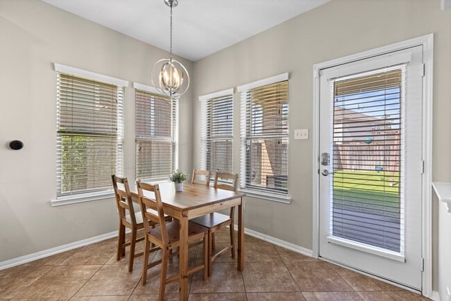 Building Photo - 63 W Lasting Spring Cir