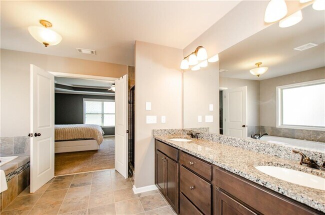 Building Photo - 4669 Sierra Creek Dr NE