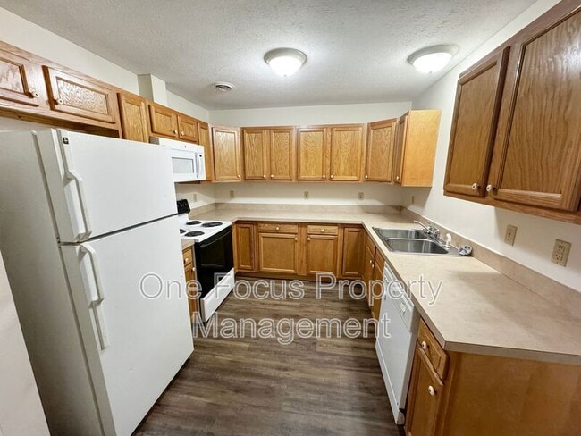 Primary Photo - 253 Main St