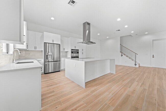 Building Photo - 1450 SW 23rd St