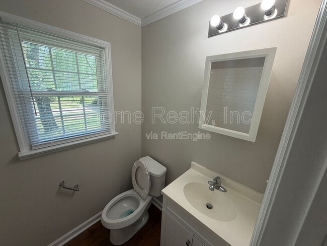 Building Photo - 707 Ward Dr