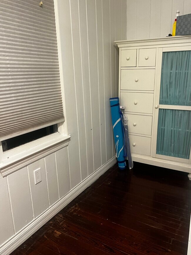 Building Photo - 1702 2nd Ave E