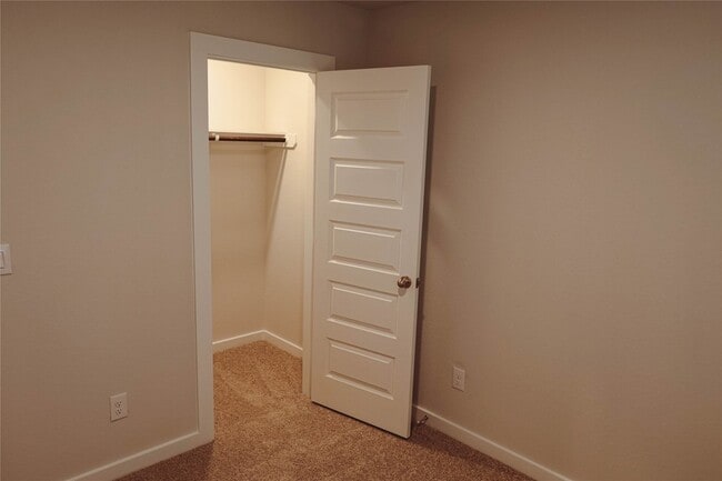 Building Photo - 8606 Blueberry Ash St