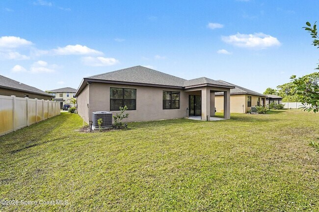 Building Photo - 543 Old Country Rd S E