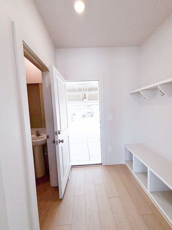 Building Photo - 414 W Snowberry Dr