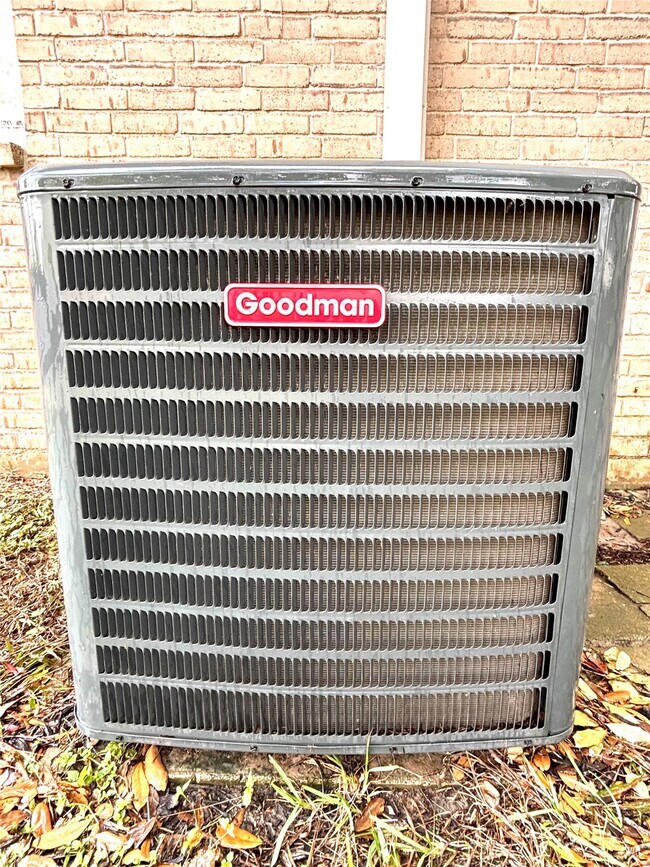 Building Photo - 16922 Nicole Ln