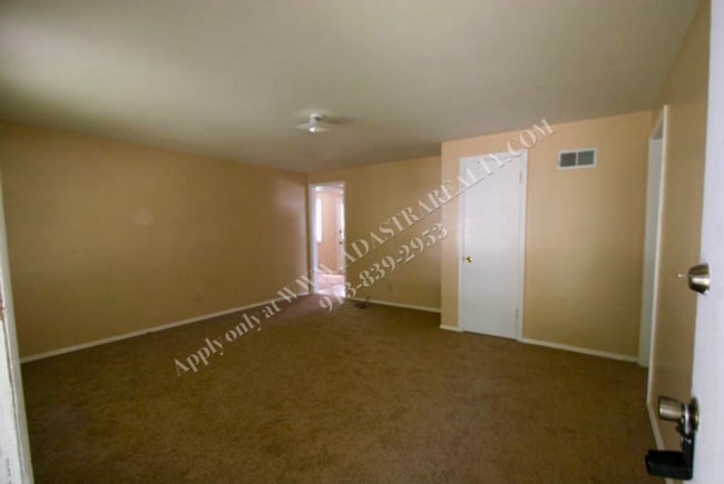 Building Photo - Cute 3 Bed 1 Bath in Raytown-Coming SOON!!
