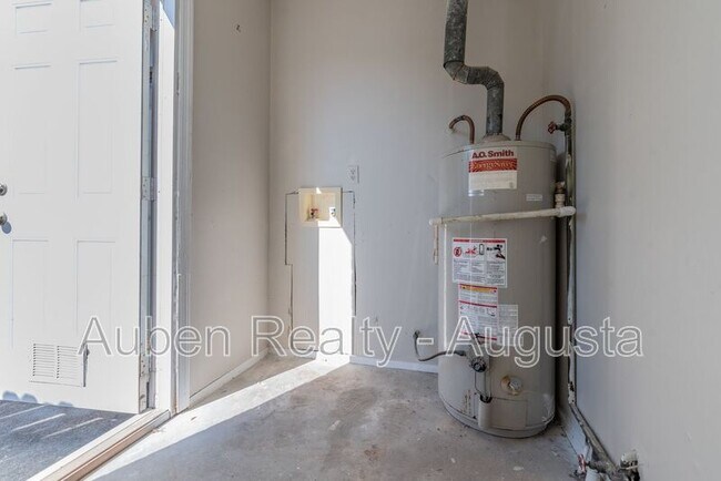 Building Photo - 2311 Walden Dr