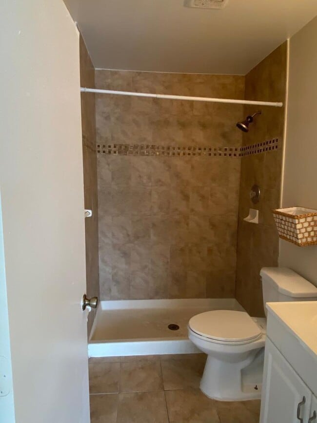 Building Photo - 4901 Pier Dr