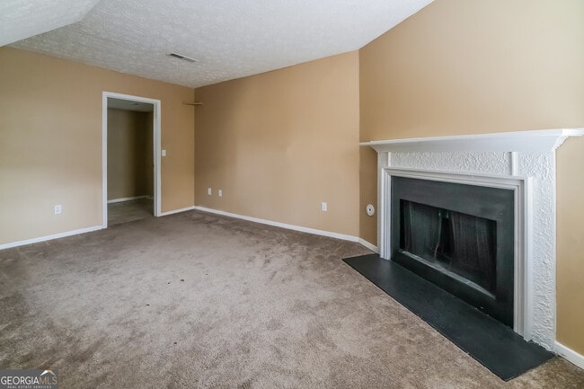 Building Photo - 850 Highland Terrace NE