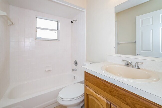 Building Photo - 646 Jaguar Ct