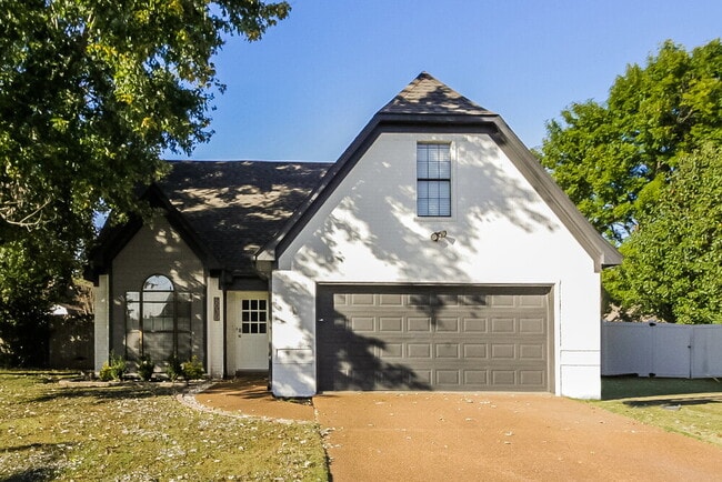 Building Photo - 5030 Baywood Dr