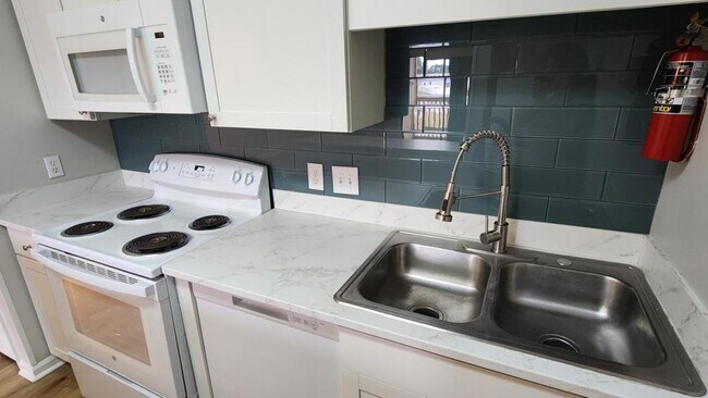 Building Photo - 203 Double Eagle Dr