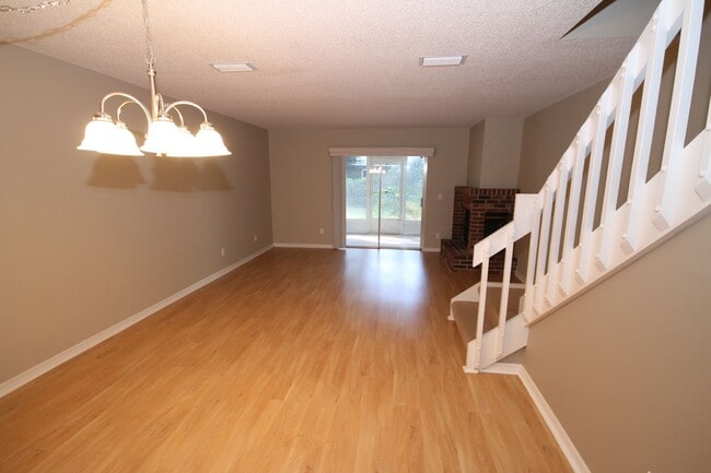 Building Photo - Lovely 2 Bd/2Ba Condo!