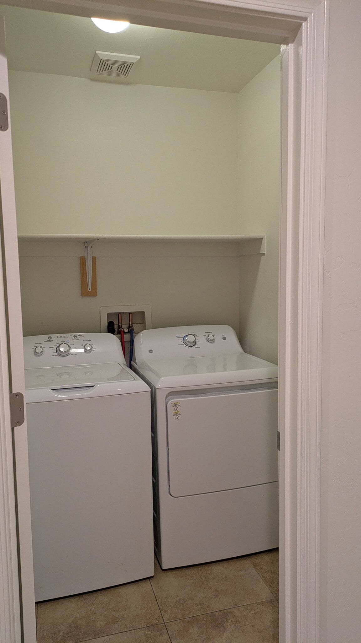 Building Photo - 427 East Waverly Street