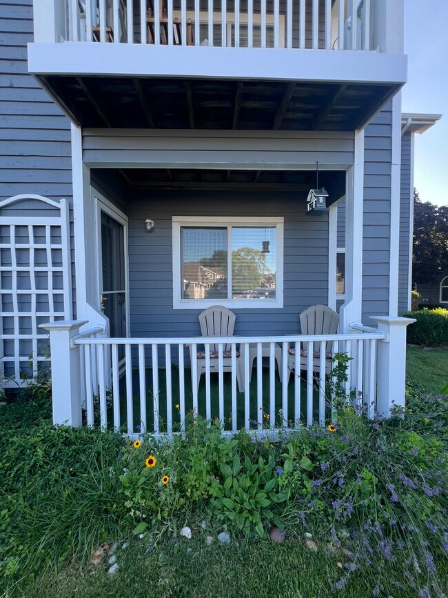 Building Photo - 868 Birchwood Park Dr