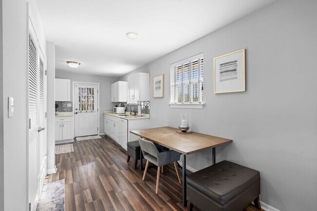 Building Photo - 1122 2nd Ave S