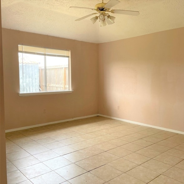 Building Photo - 7017 Haven Creek Dr