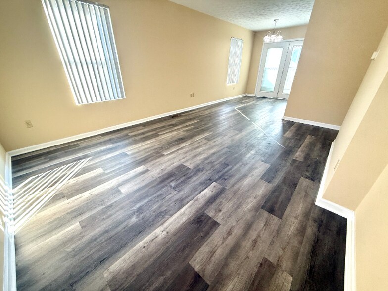 Building Photo - 3602 E 5th St