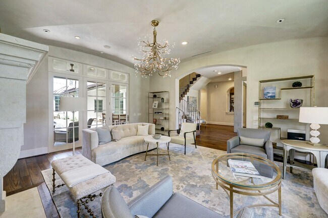 Building Photo - 5610 Lynbrook Dr