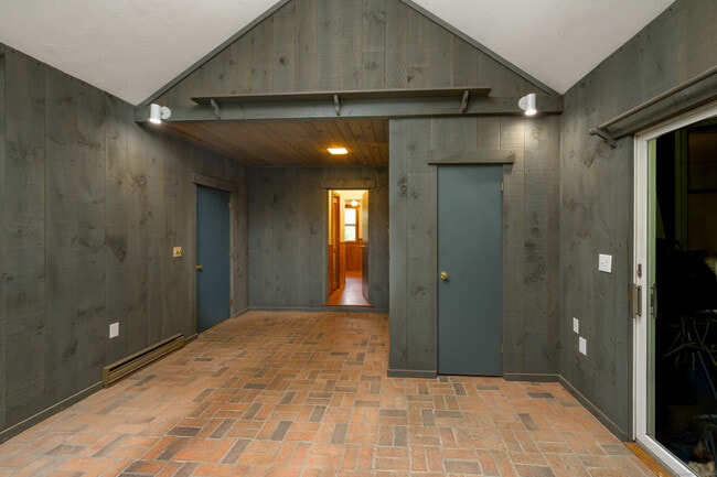Building Photo - 52B Fuller Mountain Rd