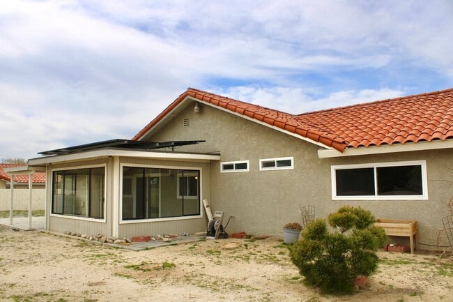 Building Photo - COMING SOON!! Comfortable and Spacious 3 b...
