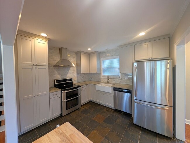 Building Photo - Charming split level home located in the Spring Valley Community in the South Park area of Charlo...
