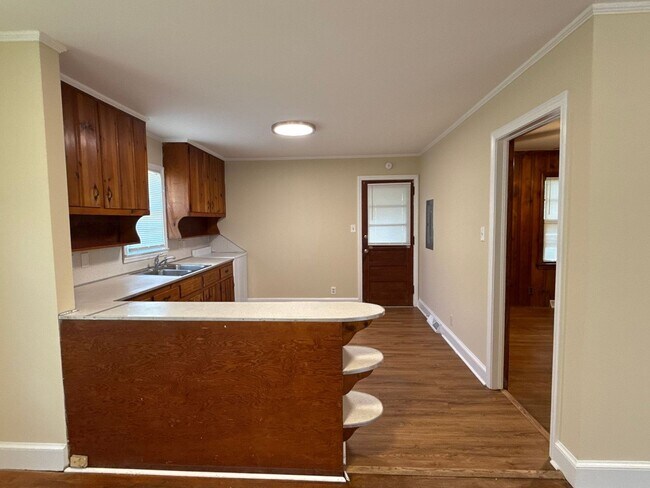 Building Photo - 3-bedroom, 1-bath Brick Home