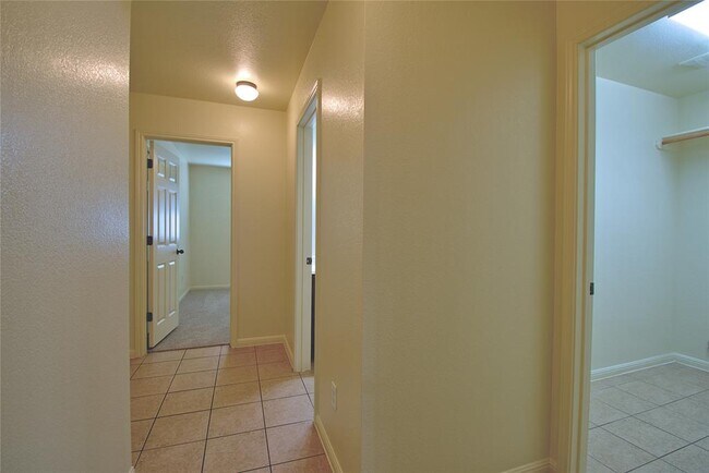 Building Photo - 7749 Squirrel Hollow Dr