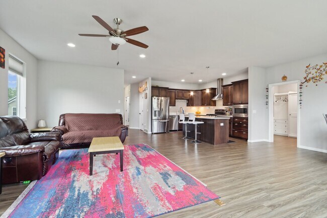 Building Photo - 5811 Levitan Ln