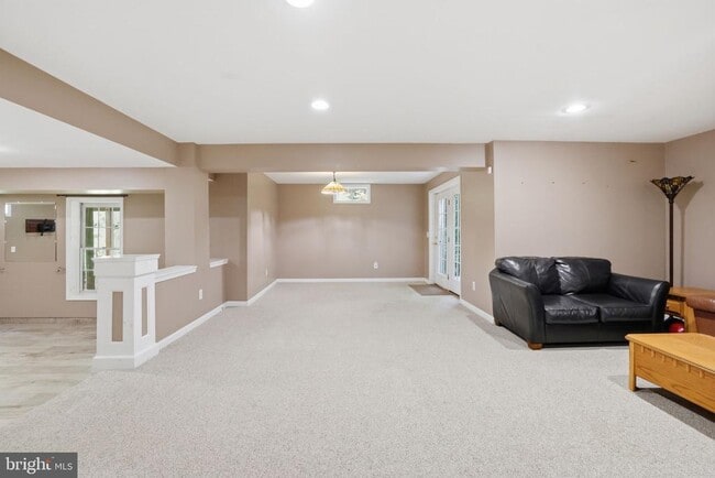 Building Photo - 5767 Bush Hill Dr