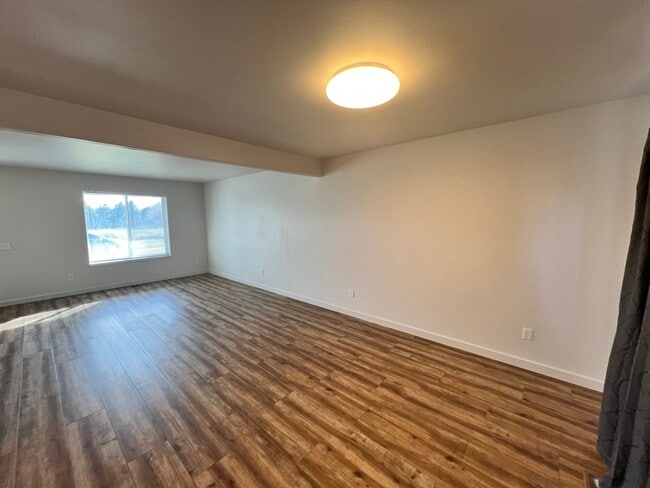 Building Photo - Fresh Paint and Flooring! Great Value and ...