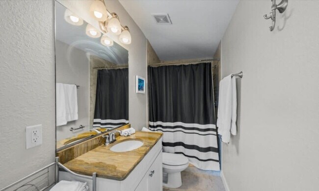 Building Photo - 100 7th St S