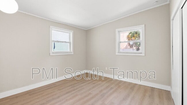 Building Photo - 1541 W La Salle St
