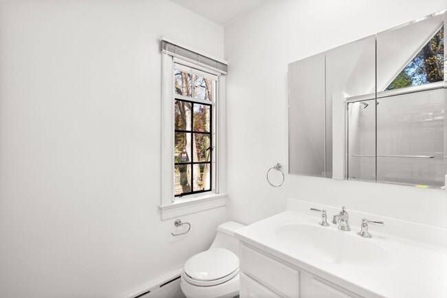 Building Photo - 3 Bed 2.5 Bath - Chevy Chase Colonial - Mo...