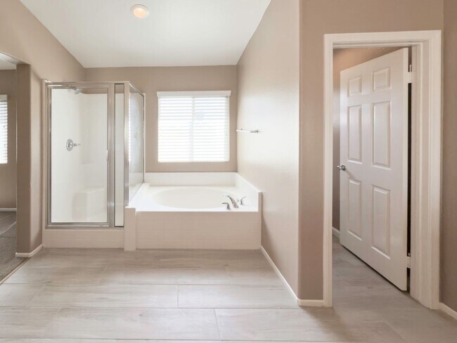 Building Photo - COMING SOON! 5 Bedroom, Cut-DeSac Home for Rent in a Beautiful, Murrieta Community!