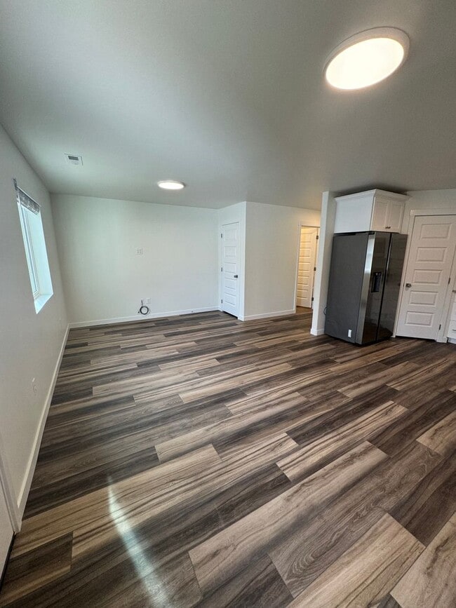 Building Photo - 845 Golden Bear Ln