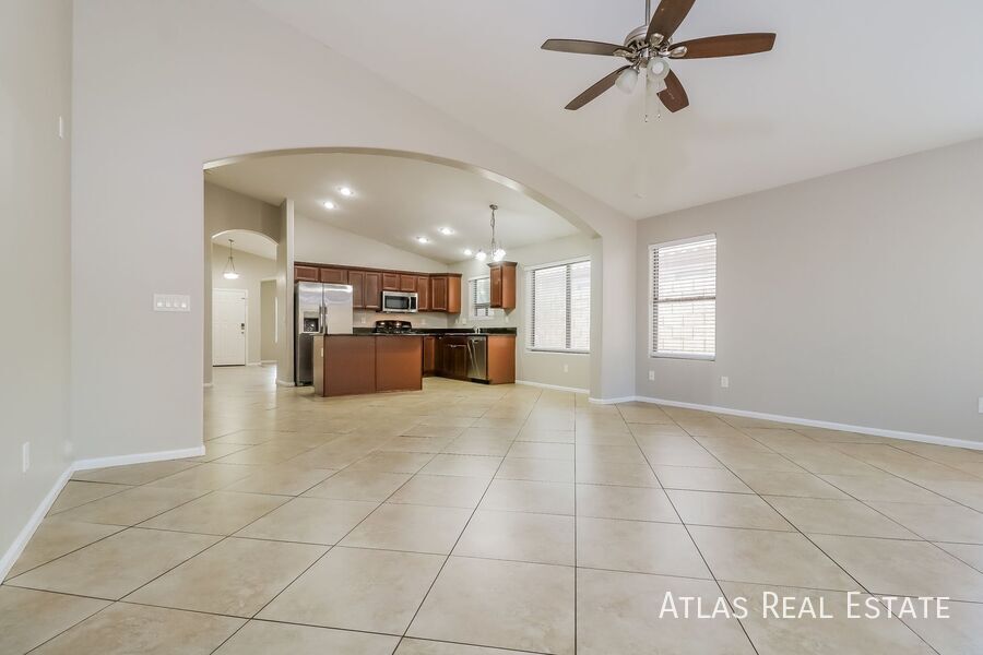 Building Photo - 17628 W Corrine Dr