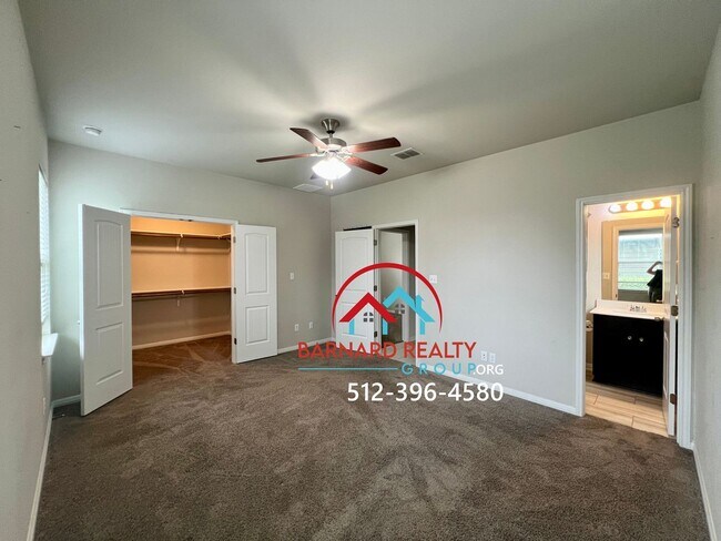 Building Photo - **APPLICATION PENDING!**2 bed/2 bath in De...