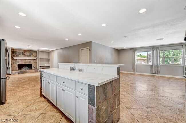Building Photo - 4153 Woodcrest Rd