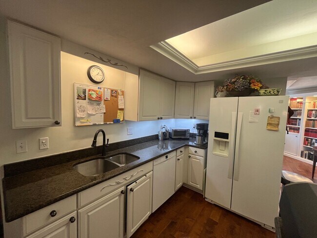Building Photo - Beautiful Condo with Amazing Views