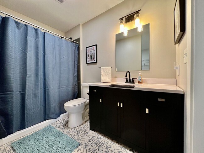 Building Photo - Quaint 4 Bedroom furnished Ranch Home in Mason Ohio