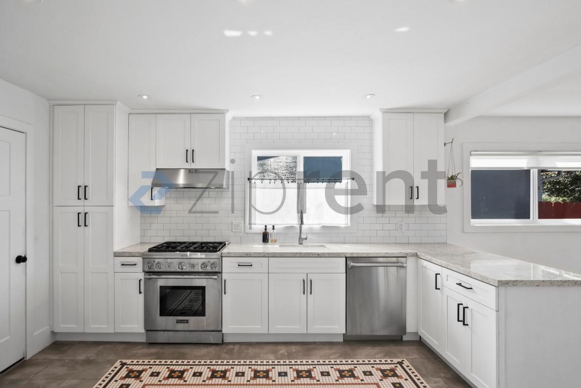 Building Photo - 1545 Crespi Dr