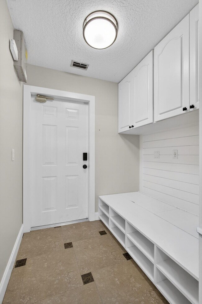 Building Photo - 11646 63rd Ln N