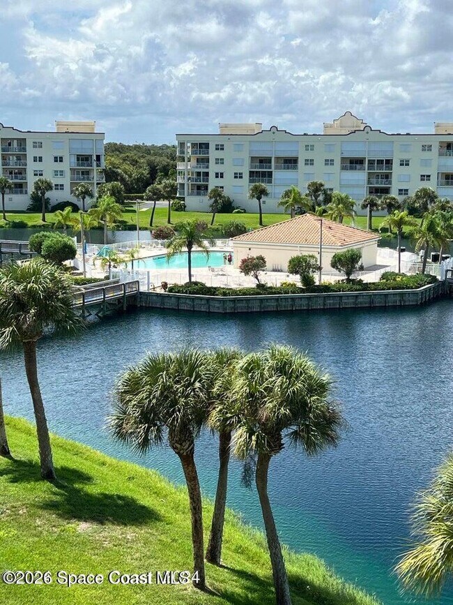 Building Photo - 8871 Lake Dr